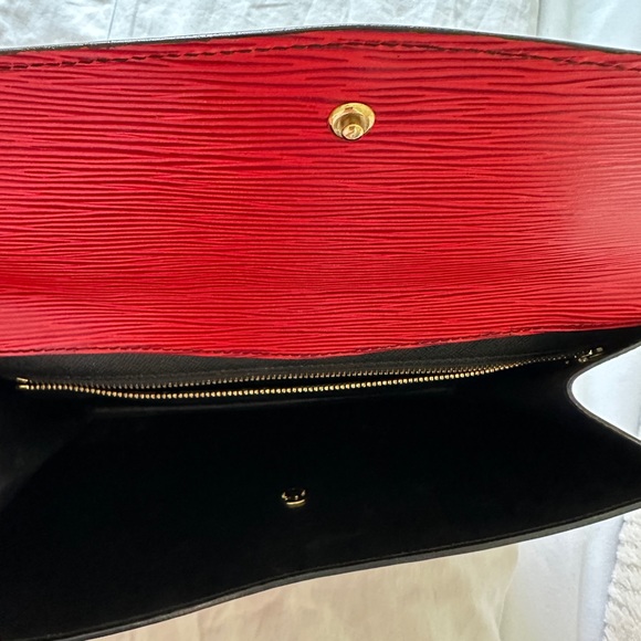 Authentic Louis Vuitton Stunning Clutch - Picture 3 of 4